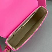 JACQUEMUS Le Carinu pink leather shoulder bag - 3