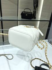 Chanel case white handle leather bag - 2