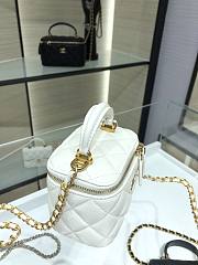 Chanel case white handle leather bag - 5