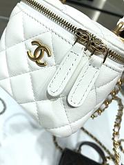 Chanel case white handle leather bag - 6