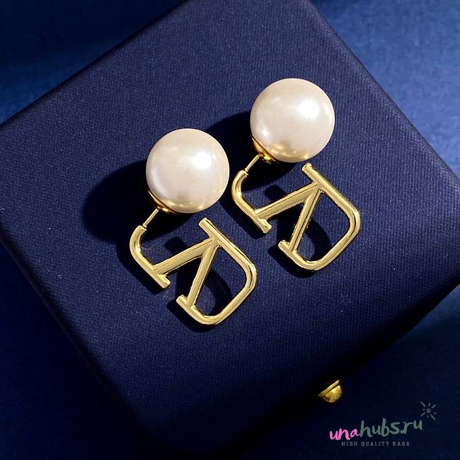 Valentino pearl earings - 1