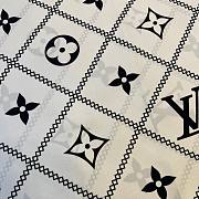 Louis Vuitton white scarf 90 - 6