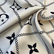 Louis Vuitton white scarf 90 - 4