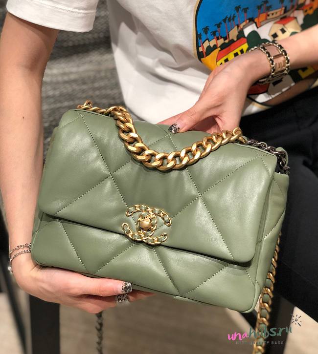 Chanel 19 large green flap bag  - 1