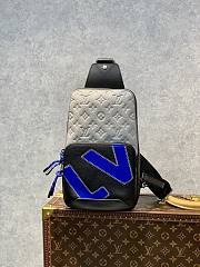 Louis Vuitton LV logo shoulder bag - 1