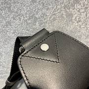 Louis Vuitton LV logo shoulder bag - 3