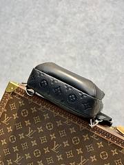 Louis Vuitton LV logo shoulder bag - 4