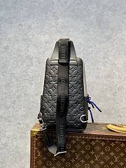 Louis Vuitton LV logo shoulder bag - 5