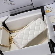 Chanel small shoulder bag in white leather - 4