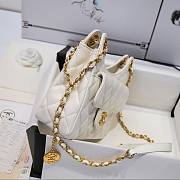 Chanel small shoulder bag in white leather - 6