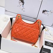 Chanel small shoulder bag in orange leather - 3