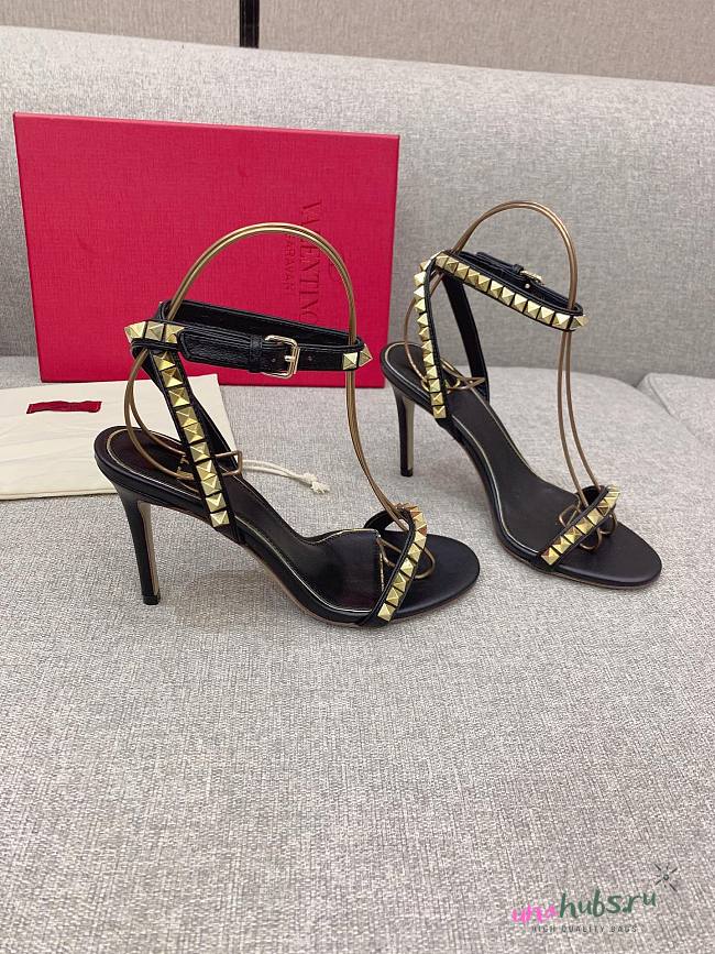 VALENTINO Garavani rockstud black heel - 1