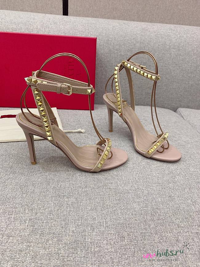 VALENTINO Garavani rockstud beige heel - 1