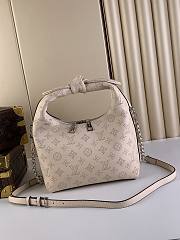  Louis Vuitton Why Knot MM Cream Bag - 4