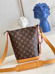 Louis Vuitton Hobo Cruiser PM Bag - 3