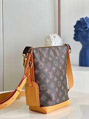 Louis Vuitton Hobo Cruiser PM Bag - 4