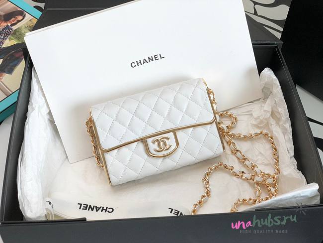 Chanel 22A metal white case bag - 1