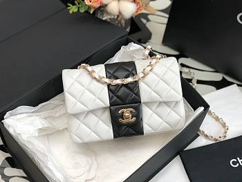 Chanel 22C flap white bag 20cm