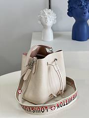 Louis Vuitton Cream Epi Neonoe MM  - 4