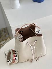 Louis Vuitton Cream Epi Neonoe MM  - 3