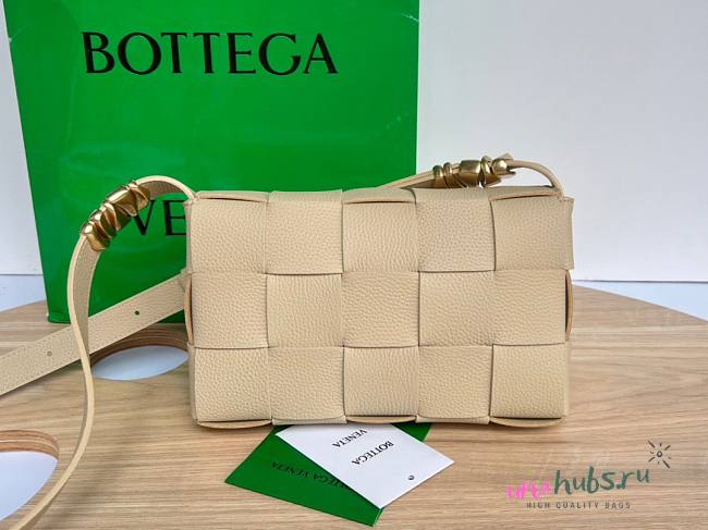 Bottega Veneta Cassette almond grained leather bag - 1