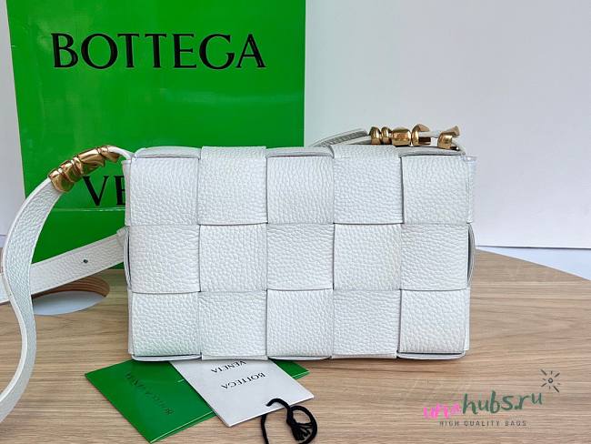 Bottega Veneta Cassette white grained leather bag - 1