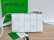 Bottega Veneta Cassette white grained leather bag - 1