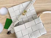 Bottega Veneta Cassette white grained leather bag - 2