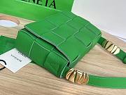 Bottega Veneta Cassette green grained leather bag - 2