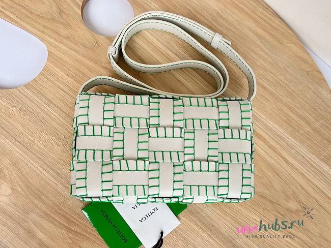 Bottega Veneta Cassette overlock stitching green bag - 1