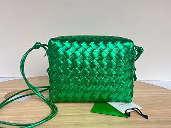 Bottega Veneta Green Loop Camera metallised leather Bag