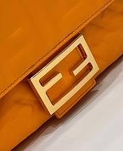 Fendi Baguette orange leather bag 26cm - 4