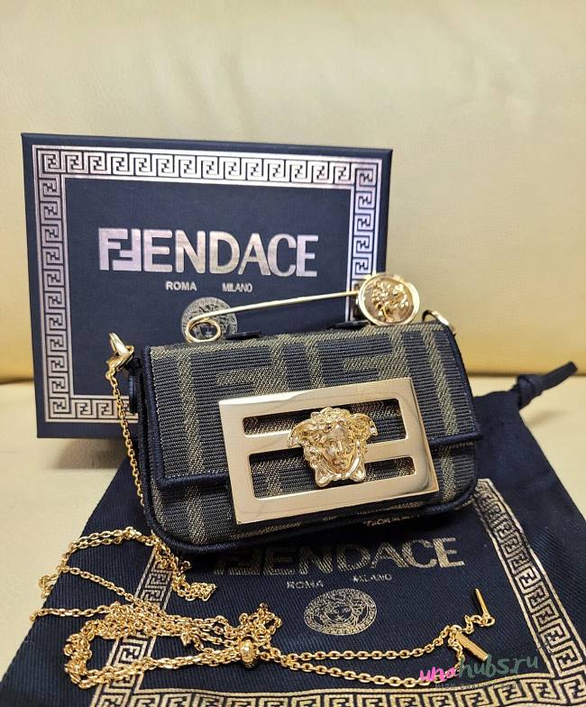 Fendi Baguette chain super mini bag - 1