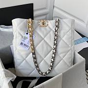 Chanel 22B tote 19 white lampskin bag - 1