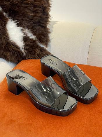 Gucci rubber black slippers 02