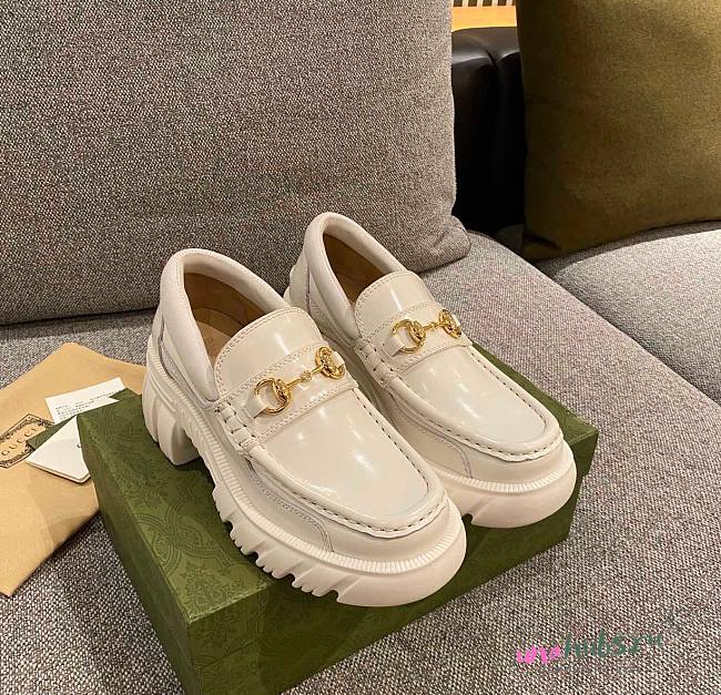 Gucci cream flats - 1