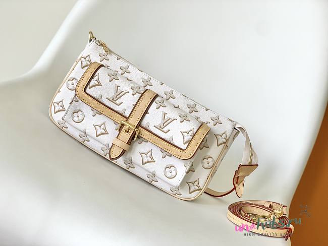 Louis Vuitton Maxi Multi Pochette Accessoires White Bag - 1