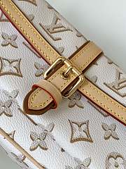 Louis Vuitton Maxi Multi Pochette Accessoires White Bag - 3