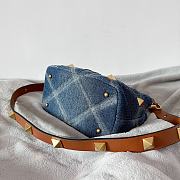 Valentino Garavani Stud handle denim bag - 2