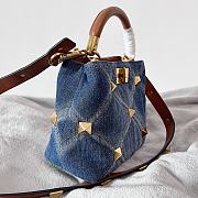 Valentino Garavani Stud handle denim bag - 6