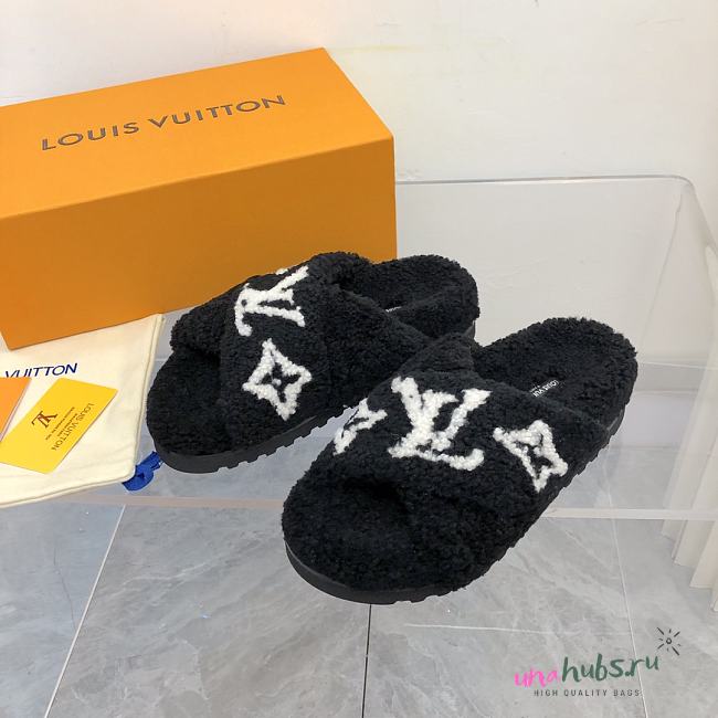 Louis Vuitton black fur slippers  - 1