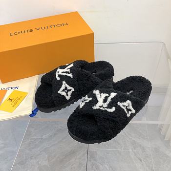 Louis Vuitton black fur slippers 