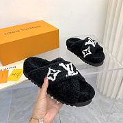 Louis Vuitton black fur slippers  - 4