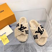 Louis Vuitton beige fur slippers - 6