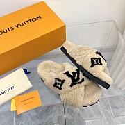 Louis Vuitton beige fur slippers - 5