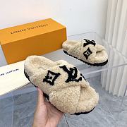 Louis Vuitton beige fur slippers - 4