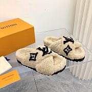 Louis Vuitton beige fur slippers - 2