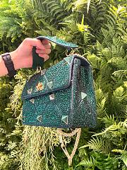 VALENTINO GARAVANI Crystal-embellished Roman stud green shoulder bag - 3