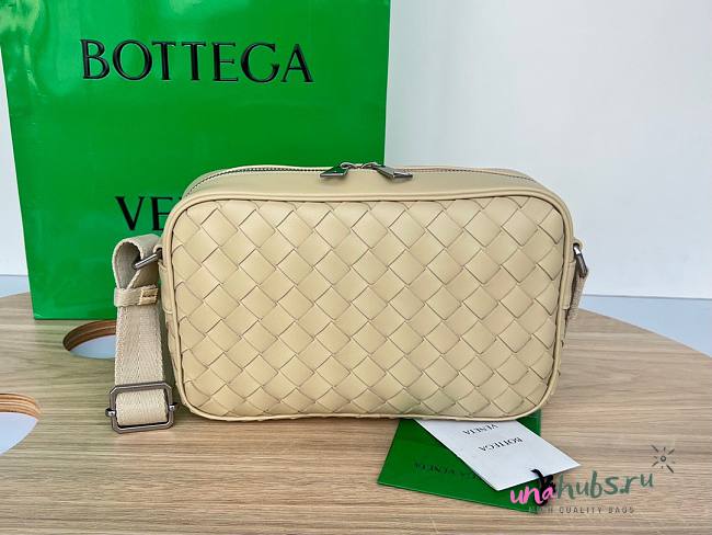 Bottega Veneta Classic Intrecciato Beige shoulder bag - 1