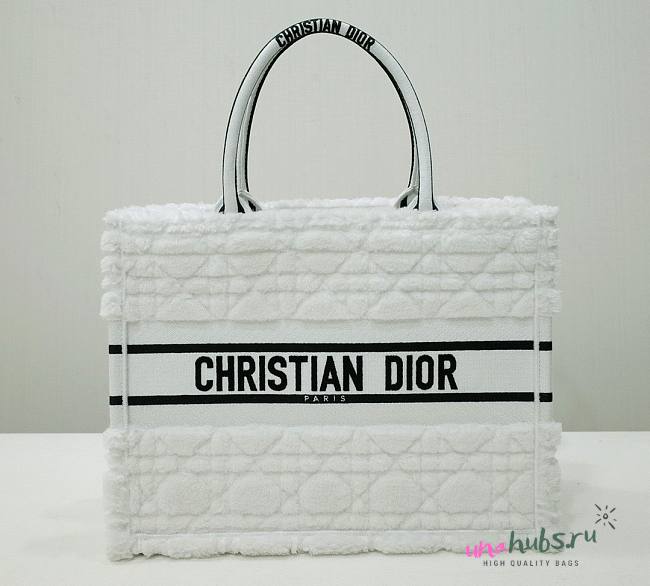 Dior Book Tote White Cannage Shearling 36cm - 1